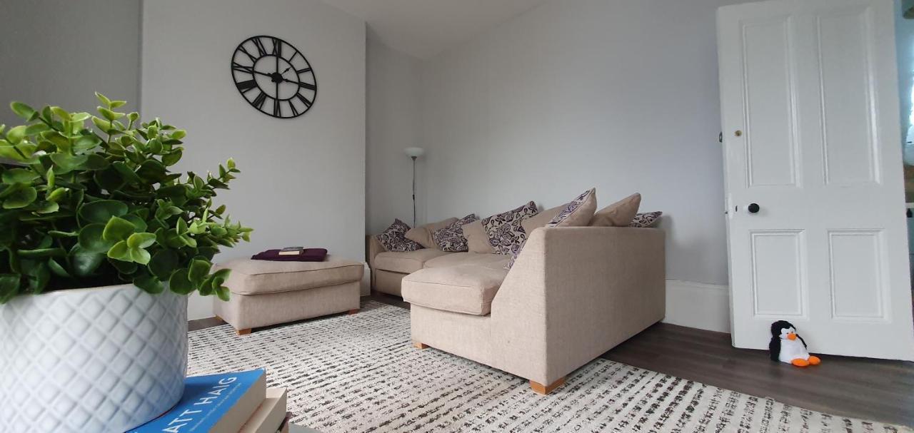 Apartment Spacious Penthouse In 3 Large Bedrooms *